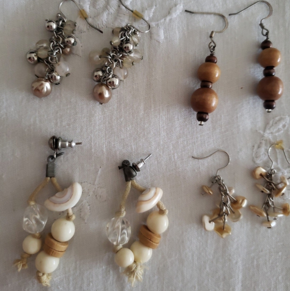 💕💕💕 5 for $20 Bundle of 4 Beach style earrings shell beads wood beachy summer